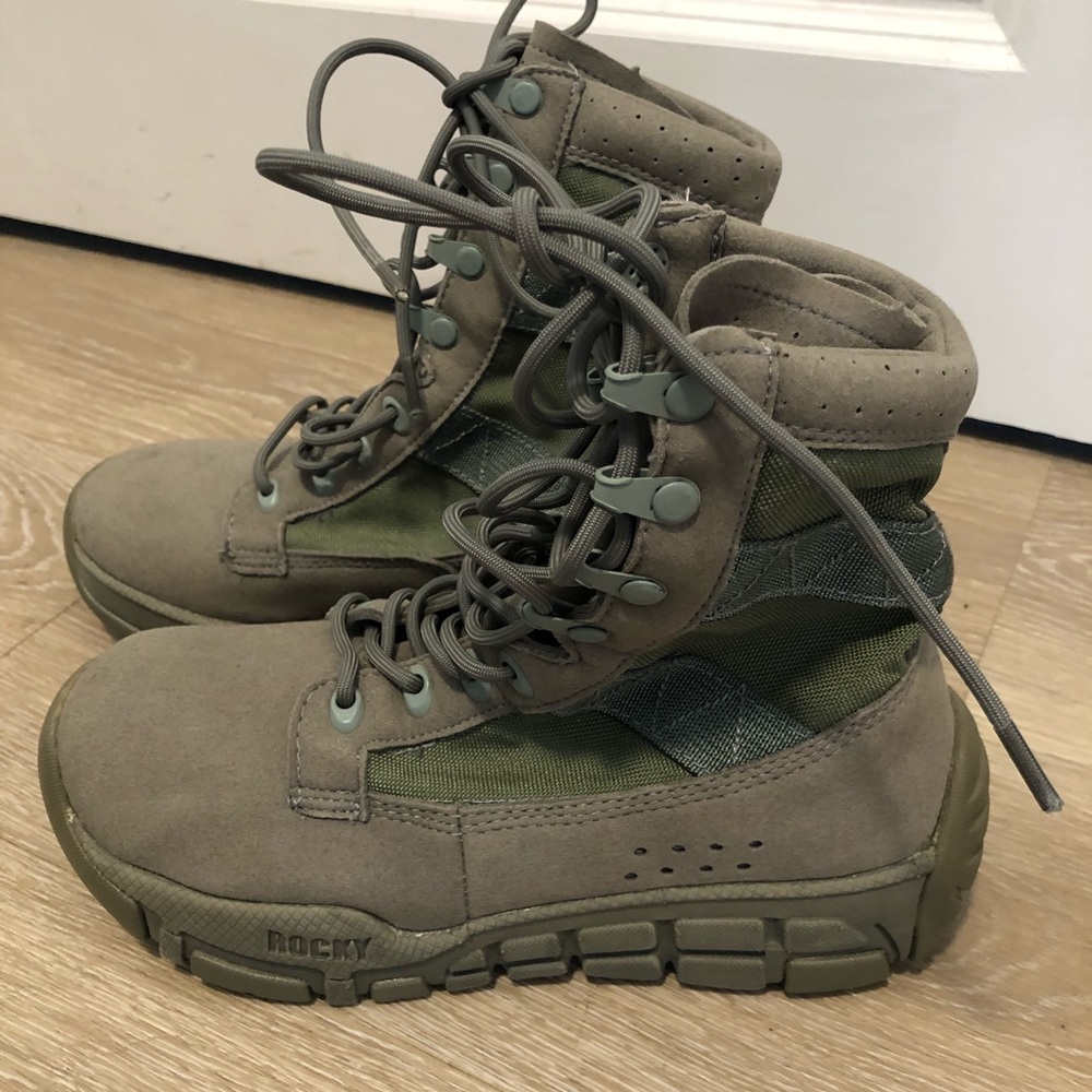 Rocky men’s military like hiking boots size 5.5